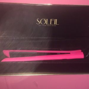 Band new Sóleil Falt iron!